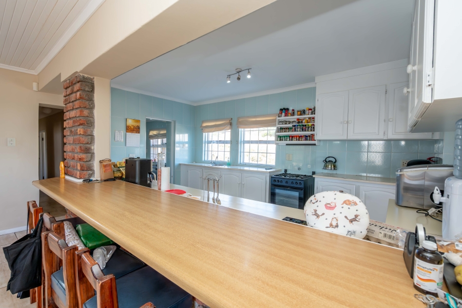 8 Bedroom Property for Sale in Middedorp Western Cape